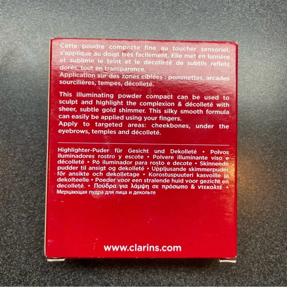 Clarins Illuminating Sculpting Powder Face and Décolleté - Picture 4 of 9
